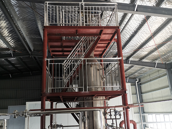 Deacidification and deodorization tower